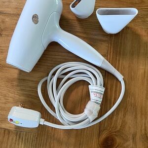T3 White Hair Dryer with Attachments